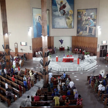50 muertos en ataque a templo católico de Nigeria