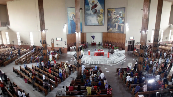50 muertos en ataque a templo católico de Nigeria