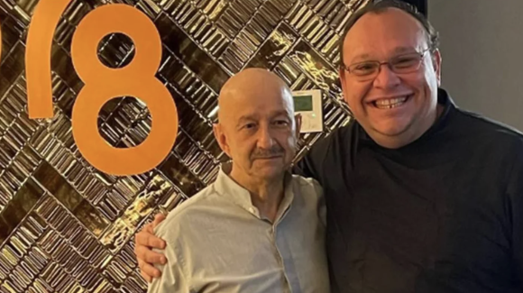 Reaparece Carlos Salinas de Gortari en restaurante en Madrid