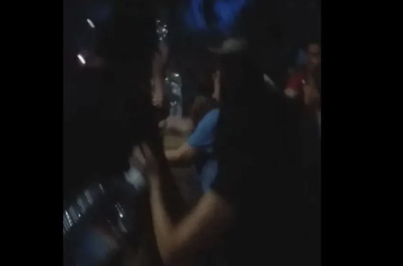 (VIDEO) Vecinas en Nuevo León se pelean por agua