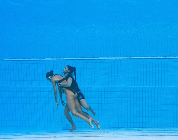 Nadadora que se desmayó en competencia podrá regresar a la piscina para prueba final