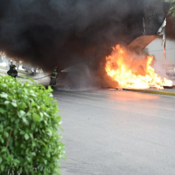 Se registra incendio en bajo puente de Circuito Interior en CDMX