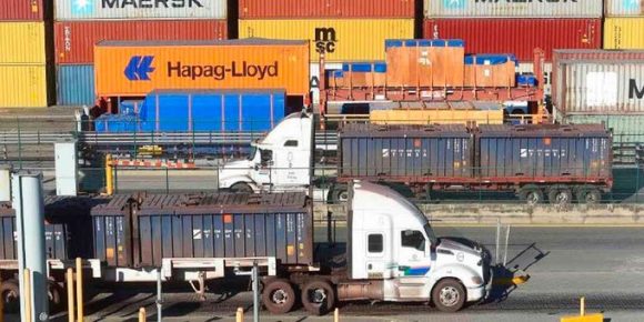 Roban 20 contenedores contenedores con oro y plata en Colima