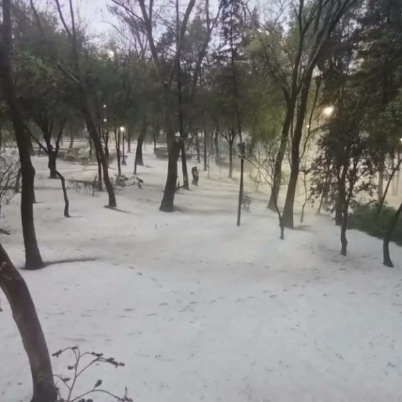 FVGi7WhWAAEISRO CDMX se cubre de blanco tras granizada
