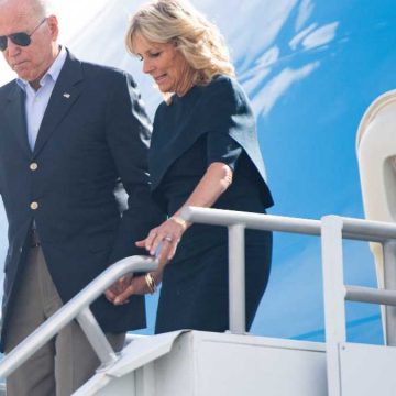 Evacúan al presidente de EU, Joe Biden, y a su esposa de su casa de playa