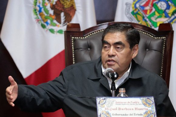 Gobierno atiende a familias por deslave en Eloxochitlán