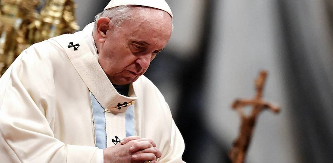 El Papa Francisco reza por la salud de “Pelé”
