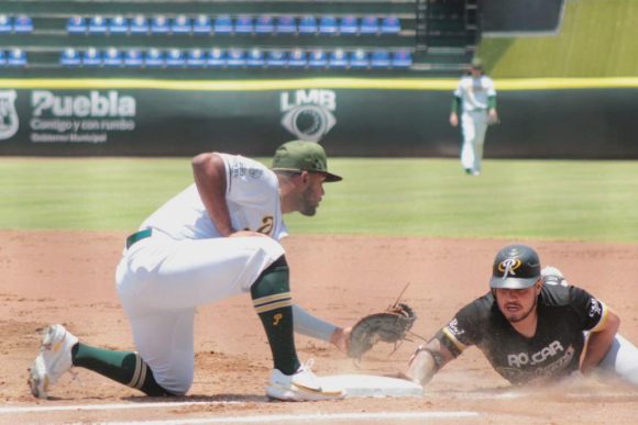 Los Rieleros se quedan con la serie ante los Pericos en el Hermanos Serdán