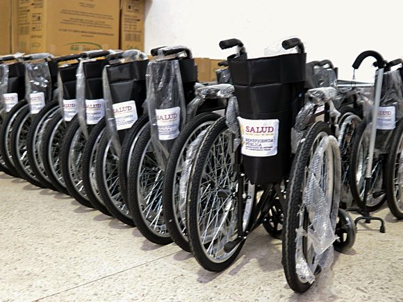 SEDIF_APARATOS_(3) Entregan SEDIF y Beneficencia Pública aparatos de movilidad en el interior del estado