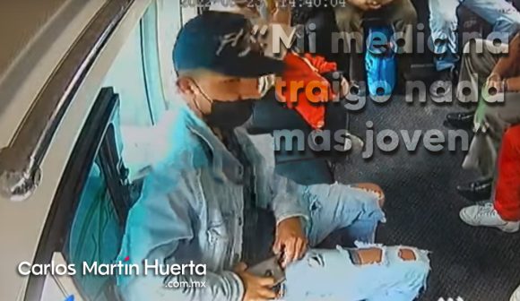 (VIDEO) “Traigo mi medicina”: Mujer ruega a ladrón no llevarse su medicamento