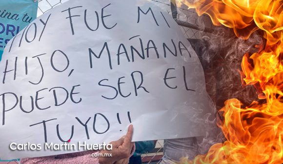 Alumnos rocían alcohol y queman a menor en escuela de Querétaro