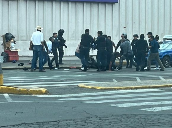 Extorsión de ambulantes de la 28 de Octubre derivó zafarrancho en Reforma: SSC