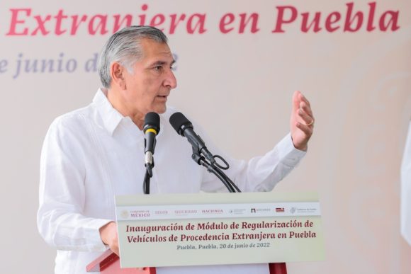 “Yo sí respondo” sostiene Adán Augusto López tras dar su número de WhatsApp