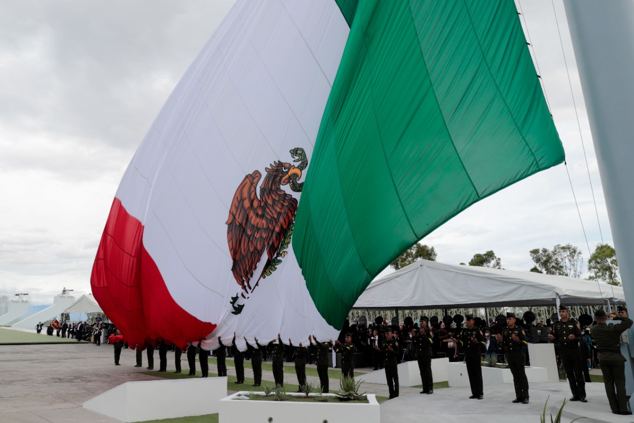 Inauguran bandera monumental en el Mausoleo al General Ignacio Zaragoza