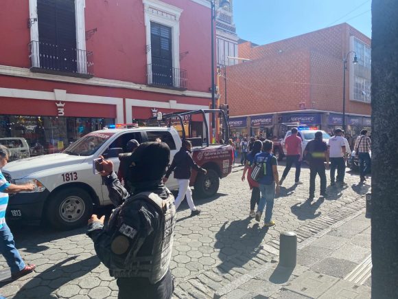 cc935323-717d-4522-9314-f57513d570d2 Se enfrentan ambulantes con inspectores de Vía Pública y Policías