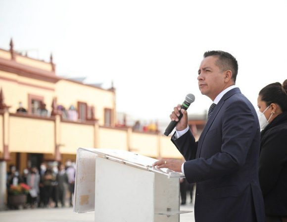 Llama Mundo Tlatehui a servidores públicos a seguir trabajando por San Andrés Cholula