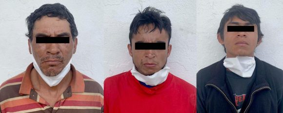 Policía Municipal de Puebla detiene a tres hombres por robo de alcantarillas