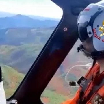 Helicóptero se estrella en Italia; localizan cuerpos de tripulantes