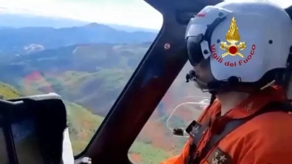 Helicóptero se estrella en Italia; localizan cuerpos de tripulantes