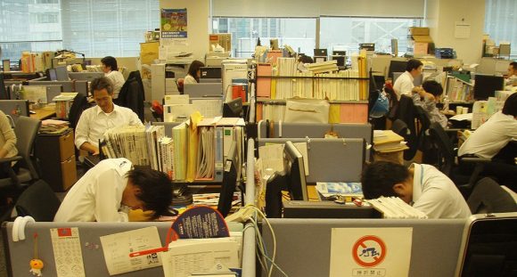 ¿En Japón, es bien visto dormir en el trabajo?