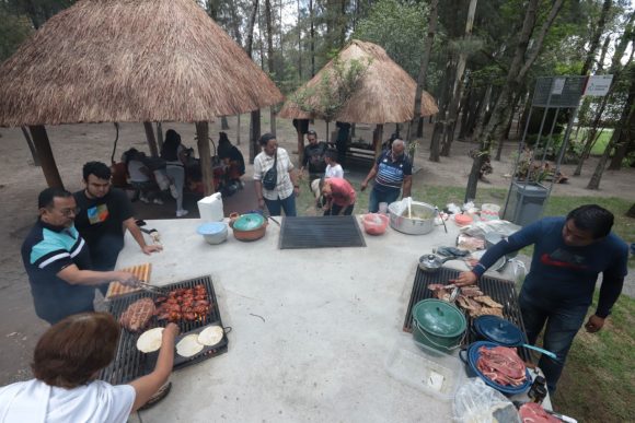En Casa Puebla, SEDIF festeja a papás