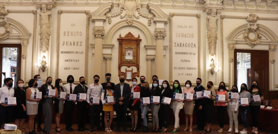 En cabildo , universitarios del área de la salud experimentan ser regidores por un día