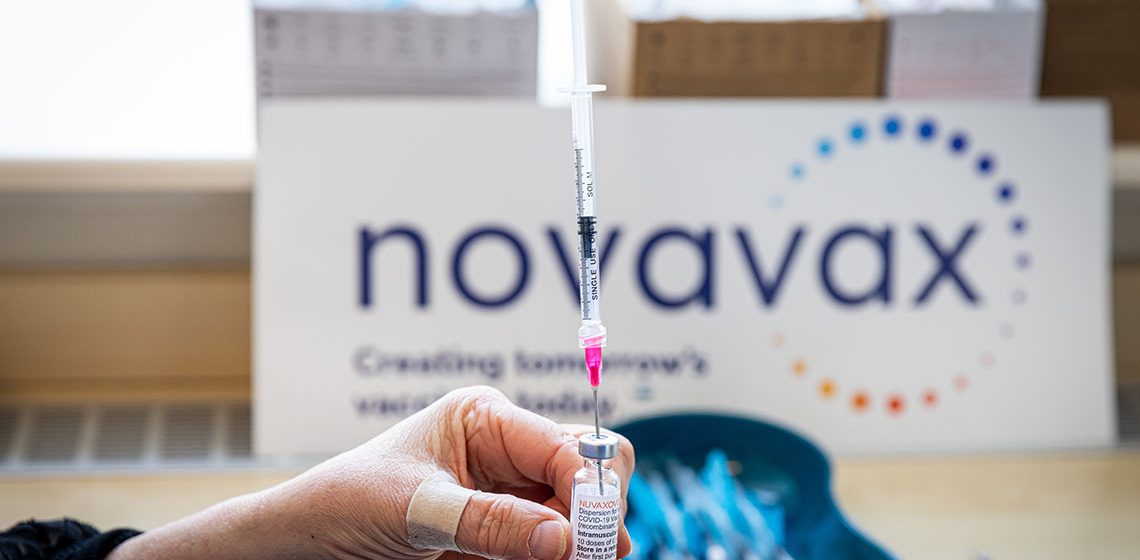 Autoriza FDA  vacuna Novavax contra COVID-19