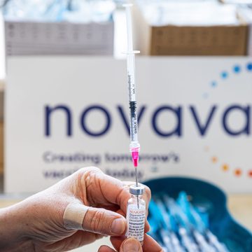 Autoriza FDA  vacuna Novavax contra COVID-19