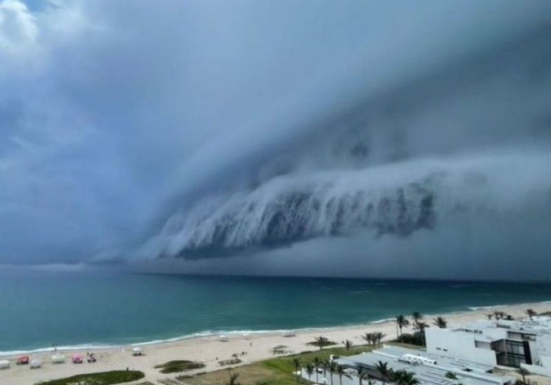 Nube ‘cinturón’ cubrió el cielo de playa Miramar en Tamaulipas