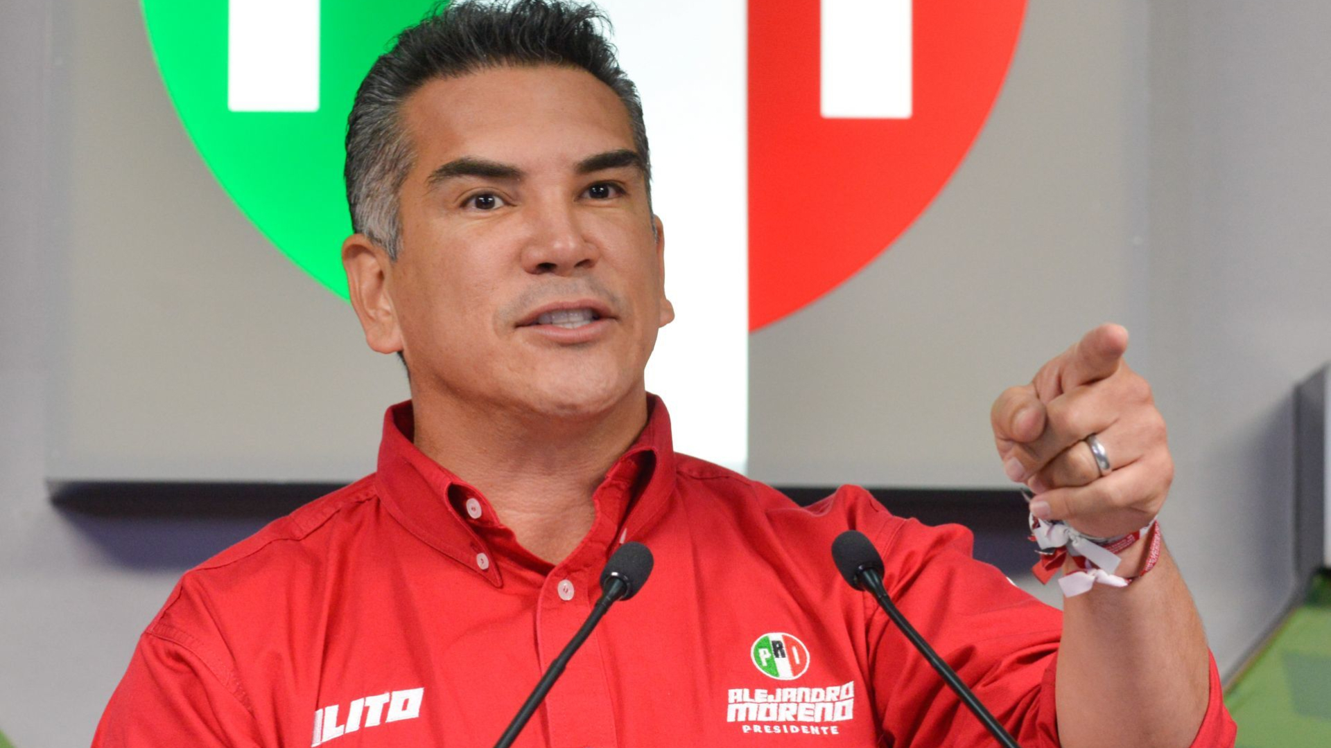 Alejandro Moreno denuncia “show mediático” de Fiscalía en cateo a su casa de Campeche