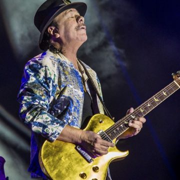 Carlos Santana se desploma durante concierto en Michigan