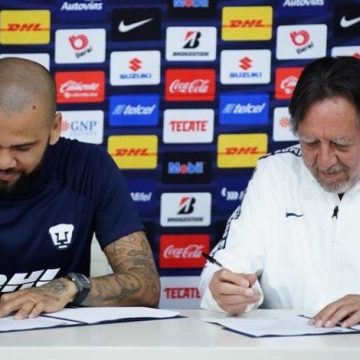 Dani Alves firma contrato con Pumas