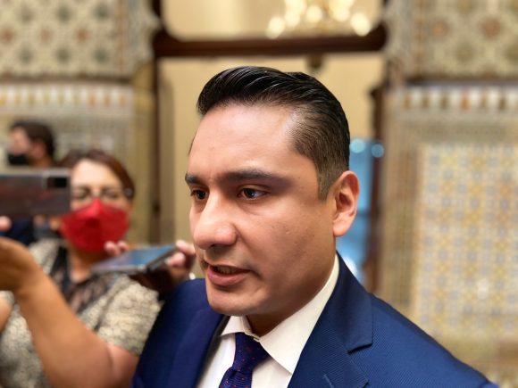 Funcionarios con aspiraciones políticas deben abstenerse de ocupar su cargo para promocionarse