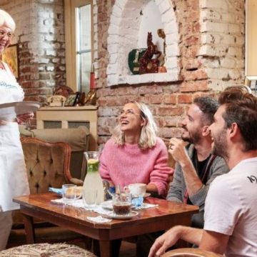 Cafetería de Viena emplea a adultos mayores