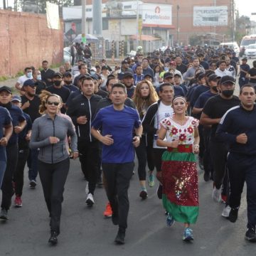 Cuarta carrera con cadetes de la policía es encabezada por Eduardo Rivera