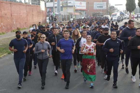Cuarta carrera con cadetes de la policía es encabezada por Eduardo Rivera