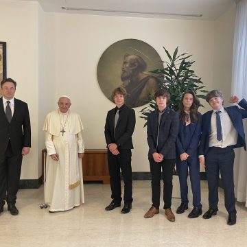 Papa Francisco se reúne con Elon Musk