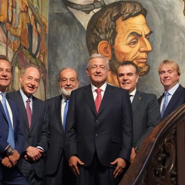 AMLO se reúne con empresarios de México y EUA, en Washington