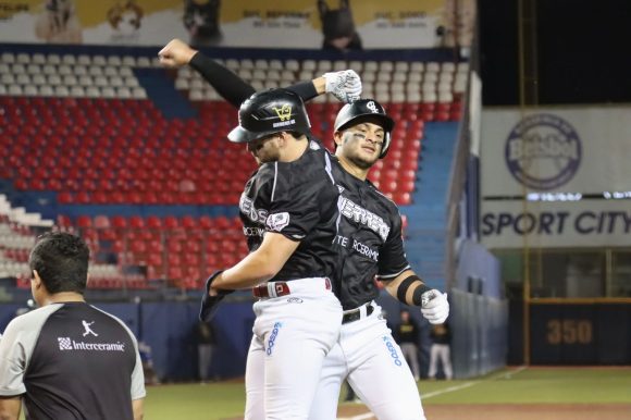 Los Guerreros apalearon a los Pericos y se quedaron con la serie