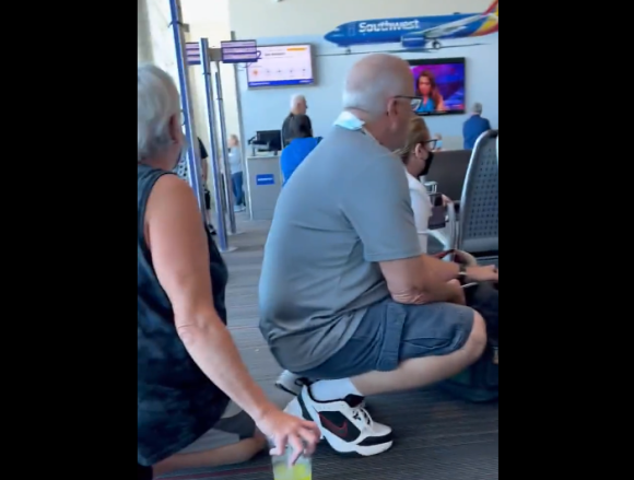 Suspenden vuelos en Aeropuerto de Texas por disparos; arrestan a mujer