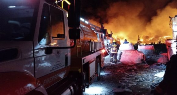 Arde una recicladora en Camino a Canoa