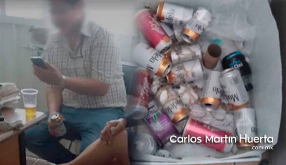 (FOTOS) Funcionarios públicos en Tecamachalco bebiendo alcohol en horas laborales