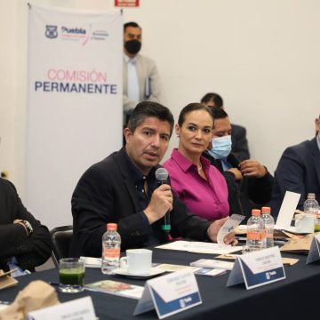 Eduardo Rivera preside séptima sesión de la comisión permanente por Puebla