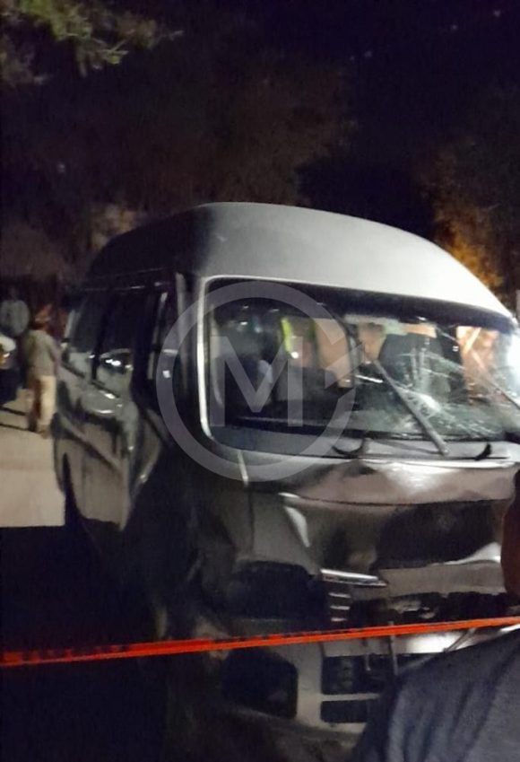 Mariachi ebrio atropella a familia en Tepexco y provoca tres muertes