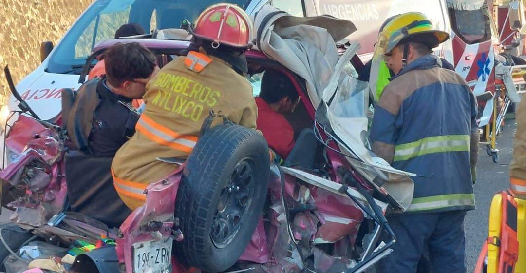 Un deceso y cuatro heridos saldo de choque en la autopista Puebla-Atlixco