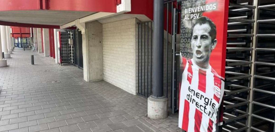 PSV no olvida a Andrés Guardado; lo reciben con muestras de cariño