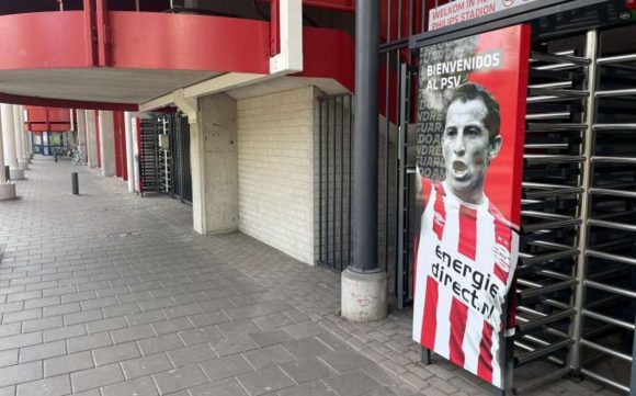 PSV no olvida a Andrés Guardado; lo reciben con muestras de cariño