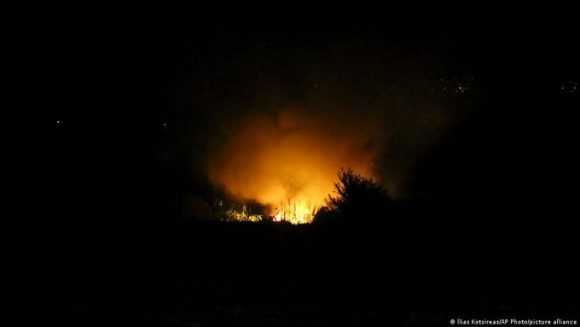 (VIDEO) Avión de carga se estrella en el norte de Grecia