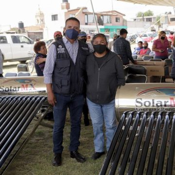 Vecinos de San Rafael Comac reciben 200 calentadores solares