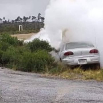(VIDEO) Niña choca auto contra ductos de vapor en Chignautla